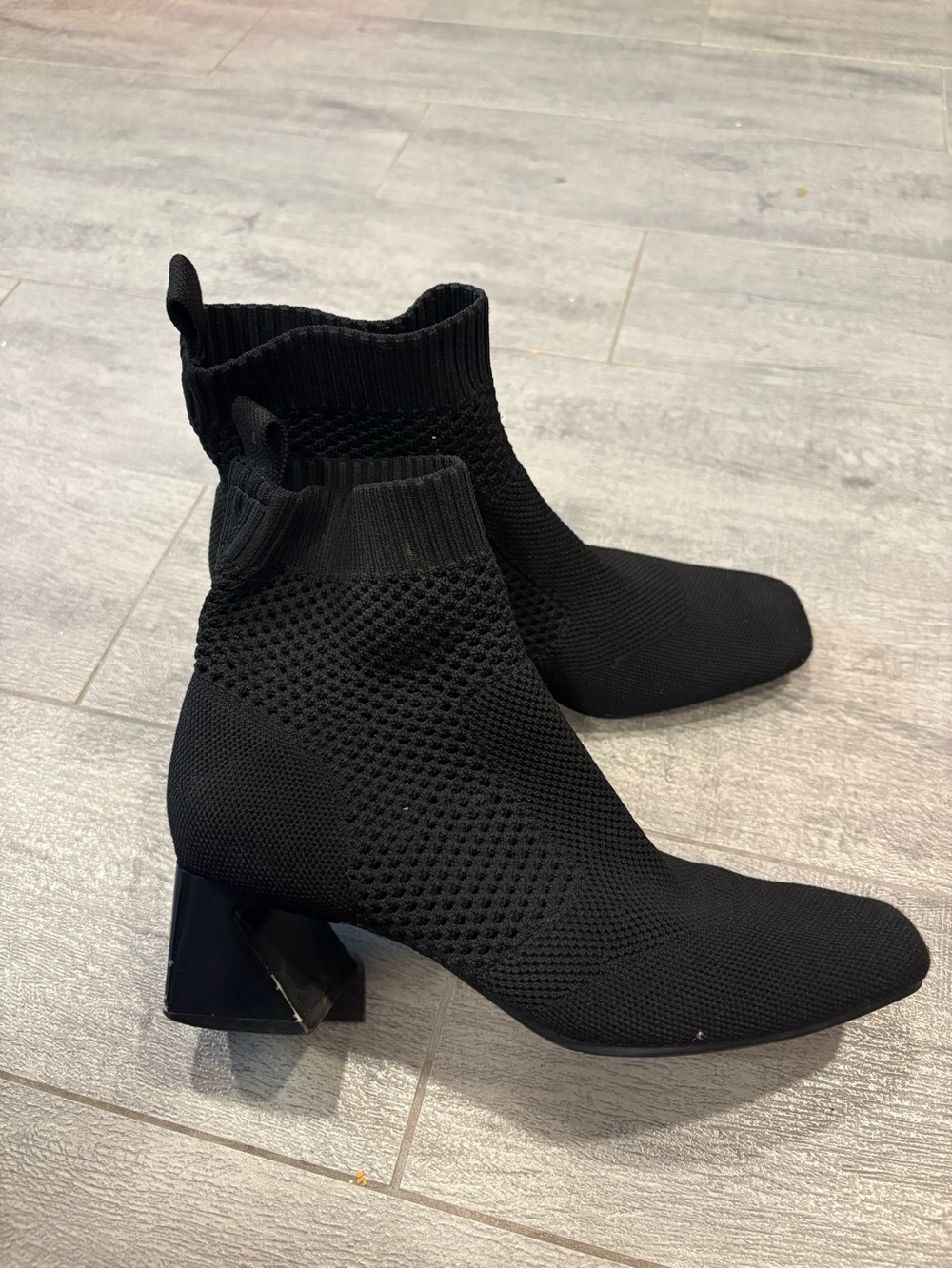 Square-Toe Pertorated Heeled Boots (Melissa) black sz 38 7.5 8